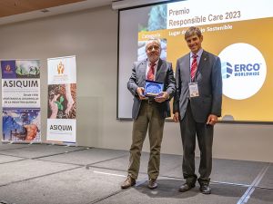 Erco Worlwide se hizo acreedora al premio en la categoría “Lugar de Trabajo Sostenible”. Su gerente de planta, Luis Canihuante, recibió el galardón.